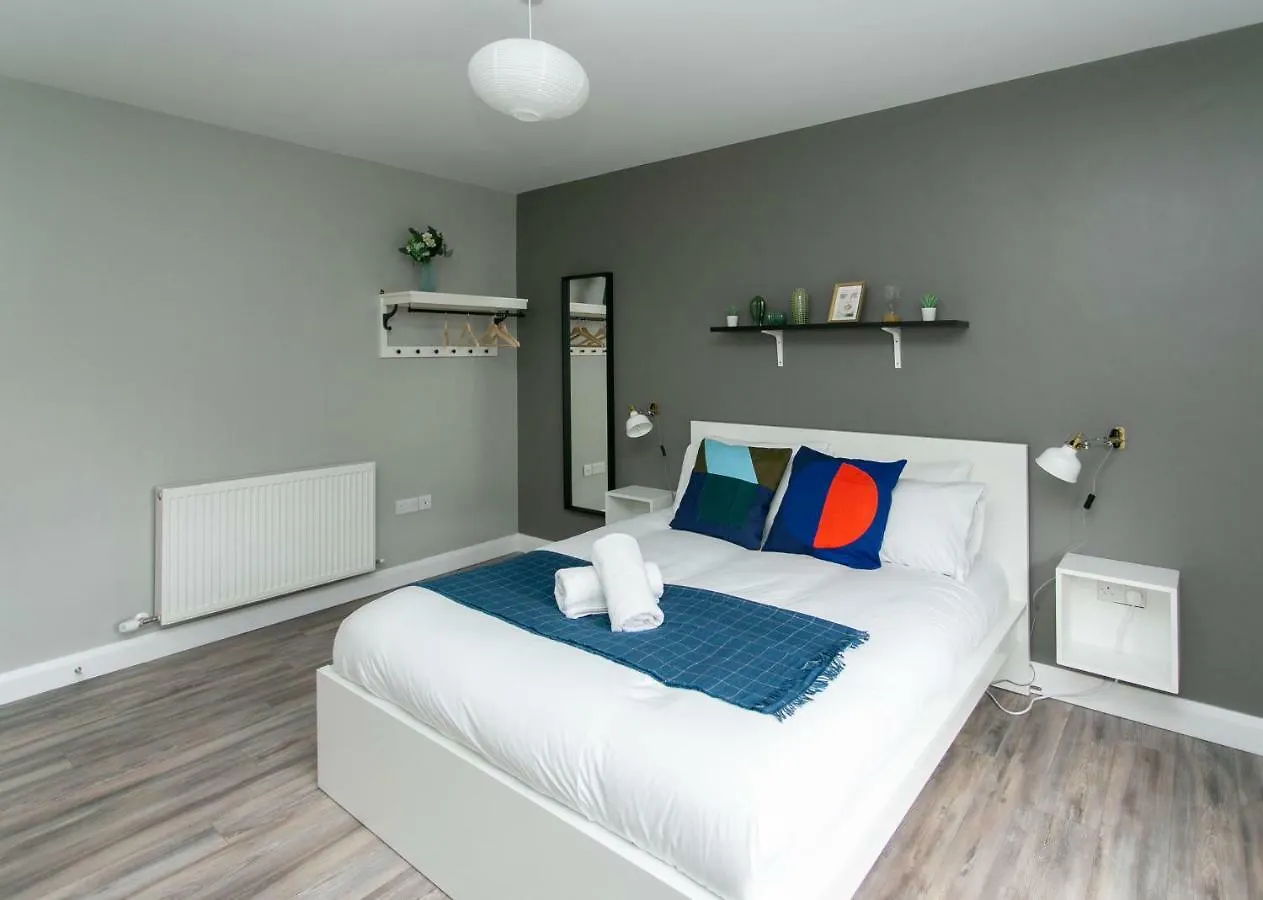 University Road Apartments Belfast 0*,